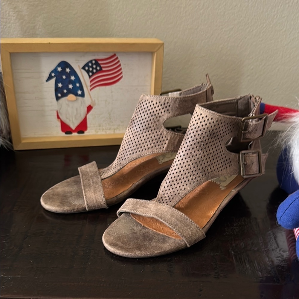 Sugar Tan Sandals with Ankle Strap and Block Heel
